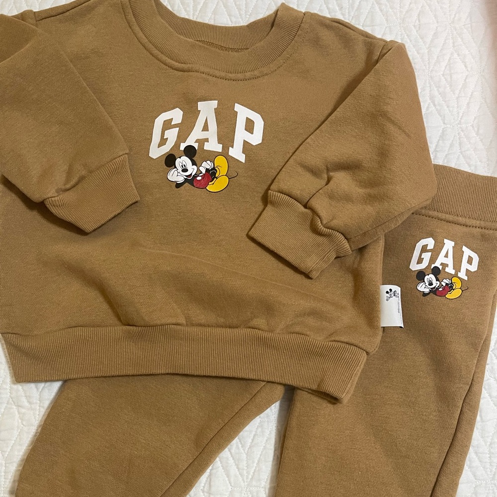 Baby Gap Disney outfit 12-18 months